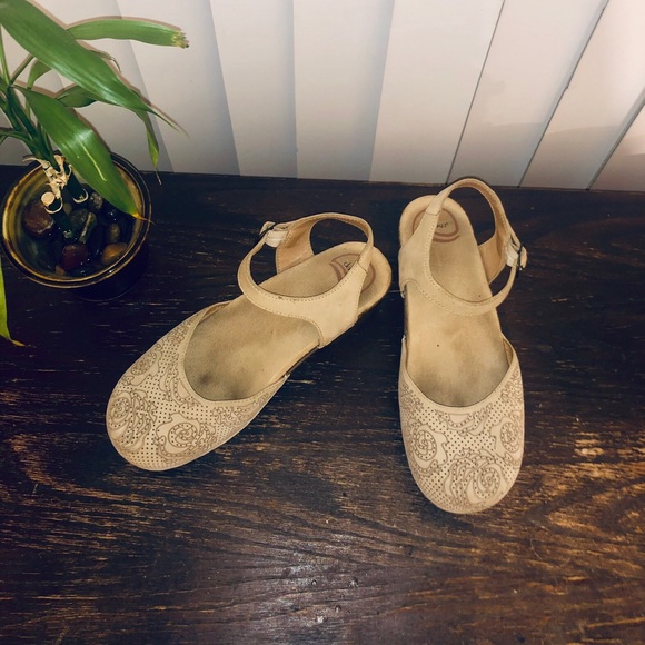 Floral closed toe Sam sandal - Picture 2 of 4